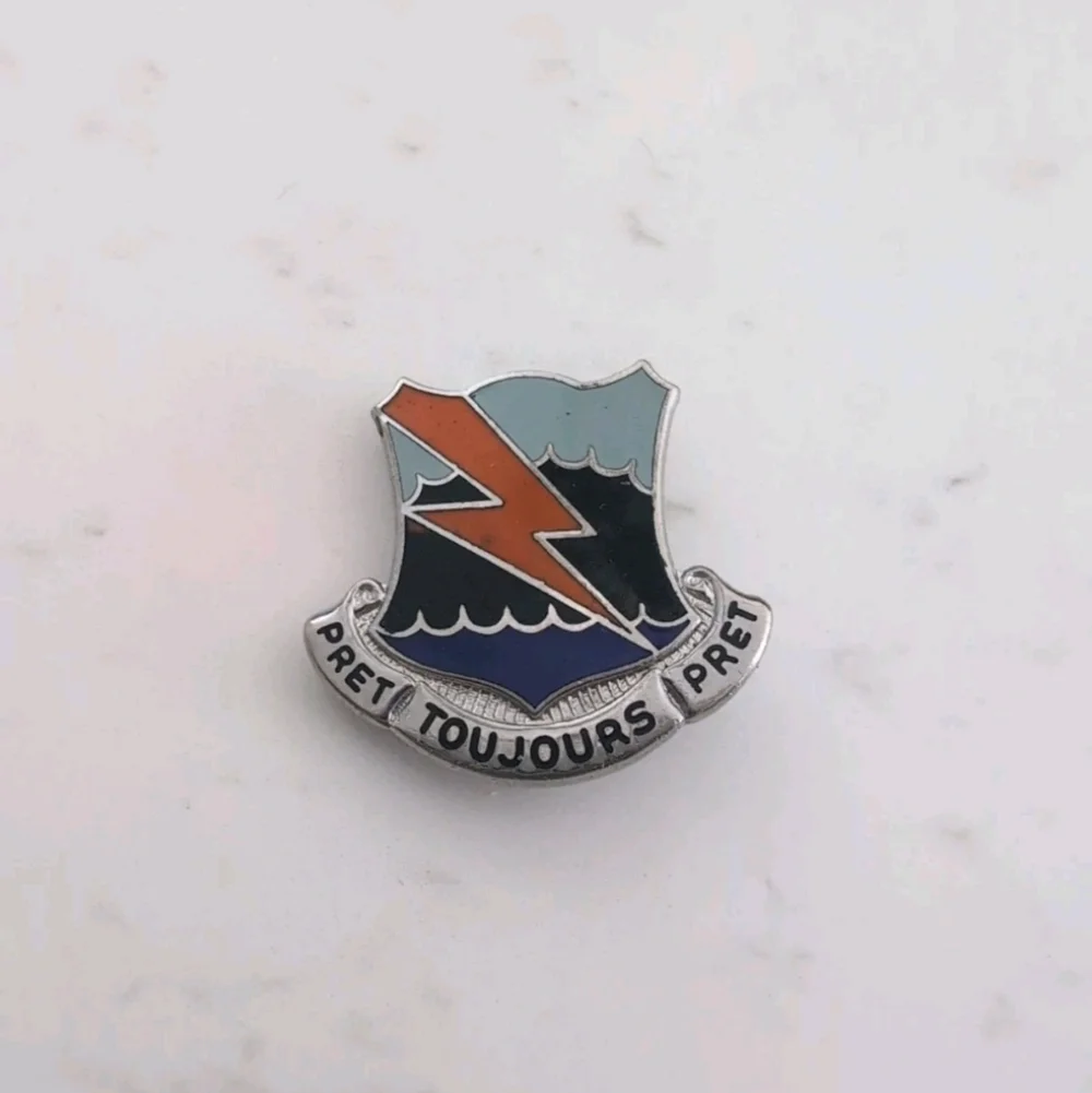 Vintage USAF 4th Tactical Fighter Wing Crest Pin NS Meyer NY Pret Toujours